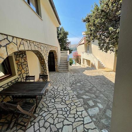 Apartment Victoria Stara Baška Exteriör bild