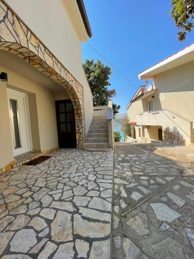 Apartment Victoria Stara Baška Exteriör bild