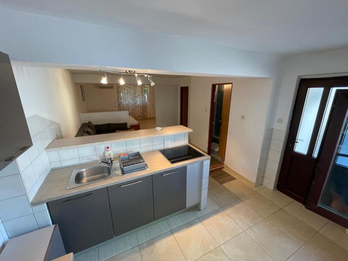 Apartment Victoria Stara Baška Exteriör bild